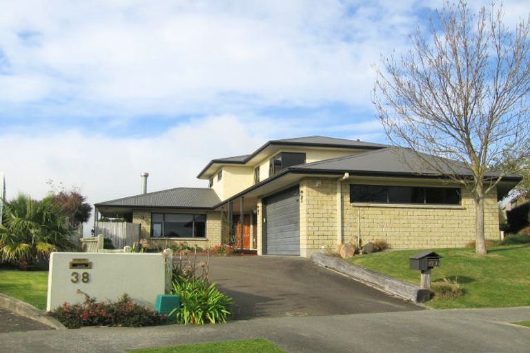 Photo of property in 40 Kilkenny Place, Fitzherbert, Palmerston North, 4410