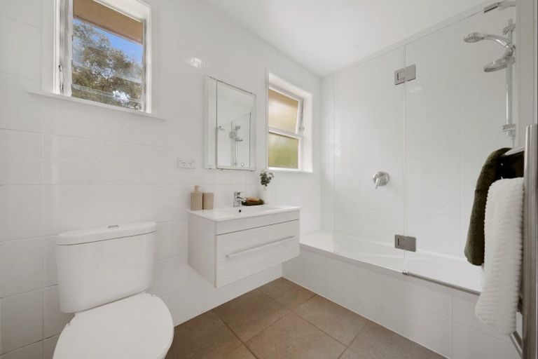 Photo of property in 7 Mcphail Street, Birkdale, Auckland, 0626