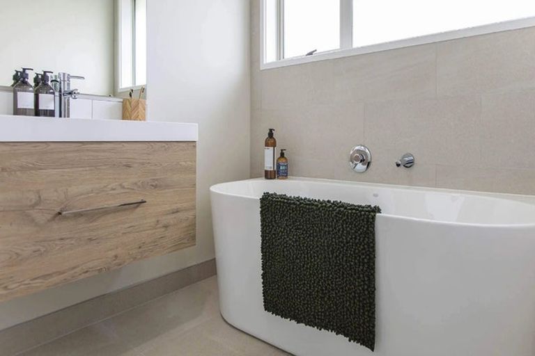 Photo of property in 93 Keri Vista Rise, Papakura, 2110