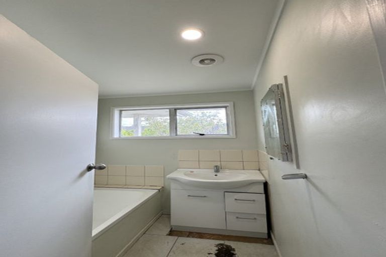 Photo of property in 8 Kopi Place, Massey, Auckland, 0614