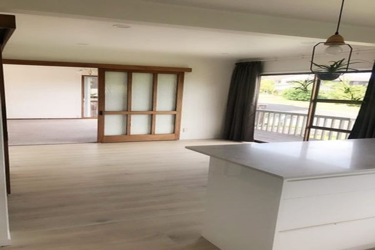 Photo of property in 4 Montclair Rise, Browns Bay, Auckland, 0630