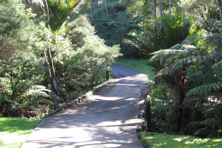 Photo of property in 27 Fawcett Road, Laingholm, Auckland, 0604