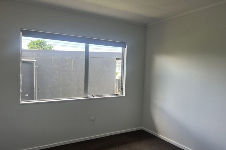 Photo of property in 9 Bishop Street, Green Bay, Auckland, 0604