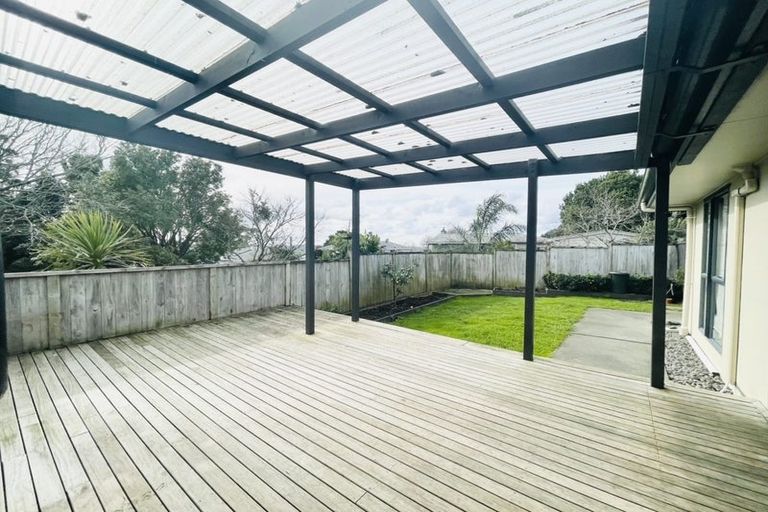 Photo of property in 70a Hobsonville Road, West Harbour, Auckland, 0618