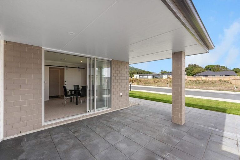 Photo of property in 168 Karuhiruhi Street, Waikanae, 5036