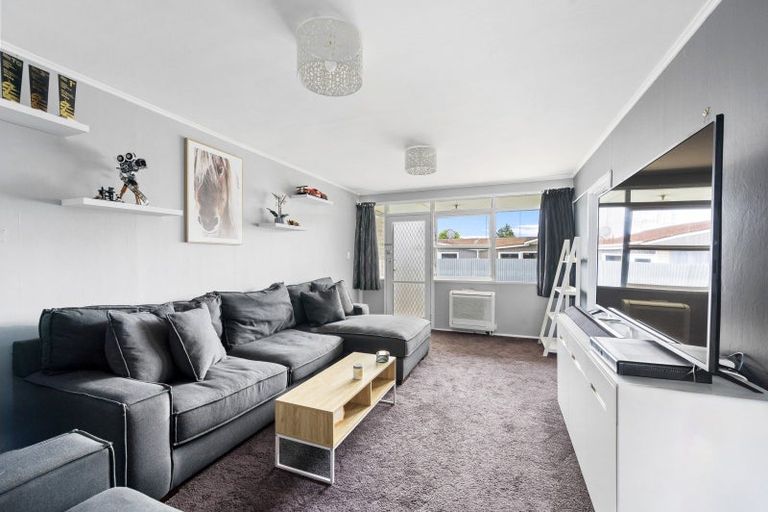 Photo of property in 2/608 Heretaunga Street East, Parkvale, Hastings, 4122
