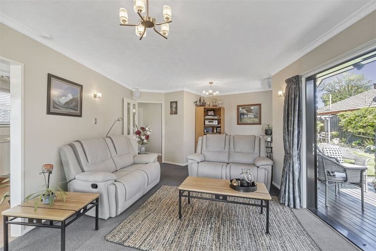 Photo of property in 31 Karnak Crescent, Russley, Christchurch, 8042