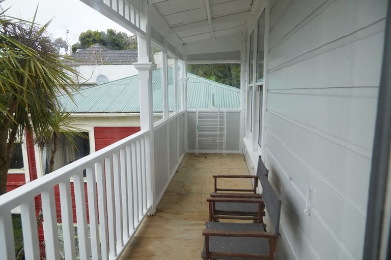 Photo of property in 53 Garden Road, Northland, Wellington, 6012