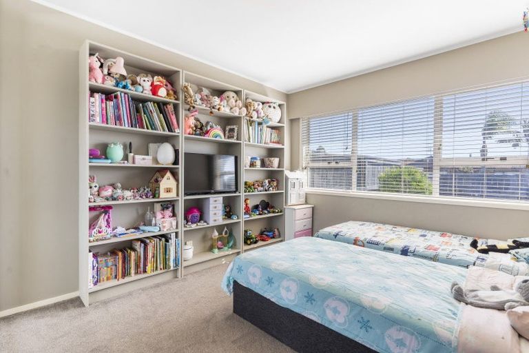 Photo of property in 1/15 Vivian Wilson Drive, Eastern Beach, Auckland, 2012