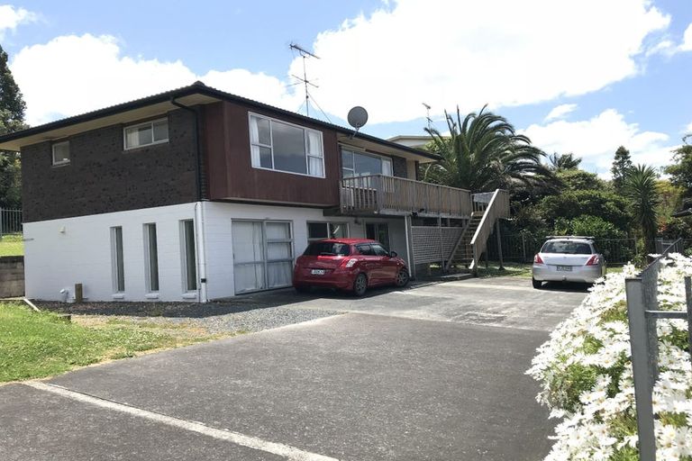 Photo of property in 1/46 John Dee Crescent, Red Beach, 0932