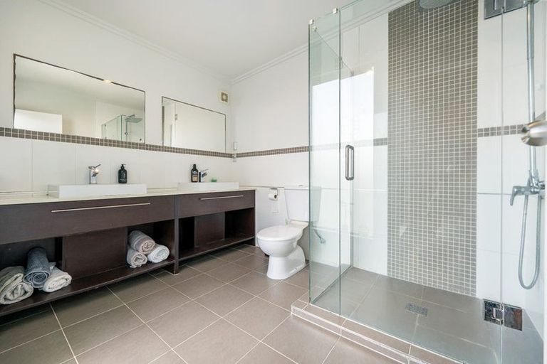 Photo of property in 4 Ilam Lane, Fairview Heights, Auckland, 0632