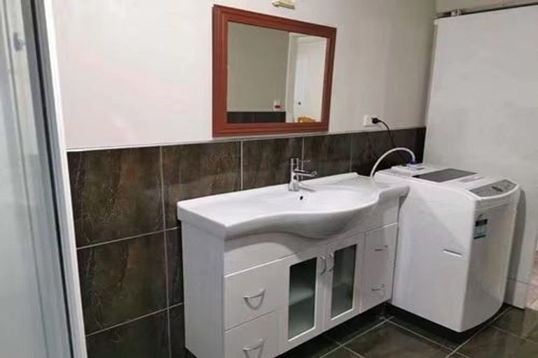 Photo of property in 9 Bonito Place, Bayview, Auckland, 0629