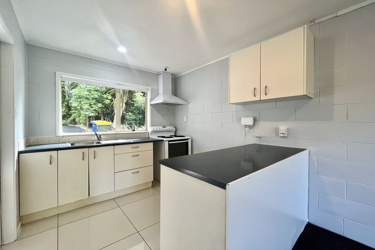Photo of property in 2/22 Chivalry Road, Glenfield, Auckland, 0629