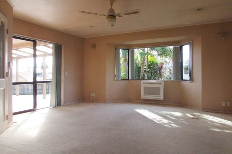 Photo of property in 6 Jim Rhind Place, Pahurehure, Papakura, 2113