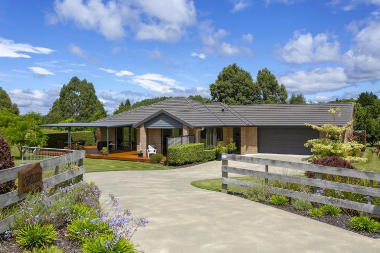 Photo of property in 18 Loch Views Road, Acacia Bay, Taupo, 3385