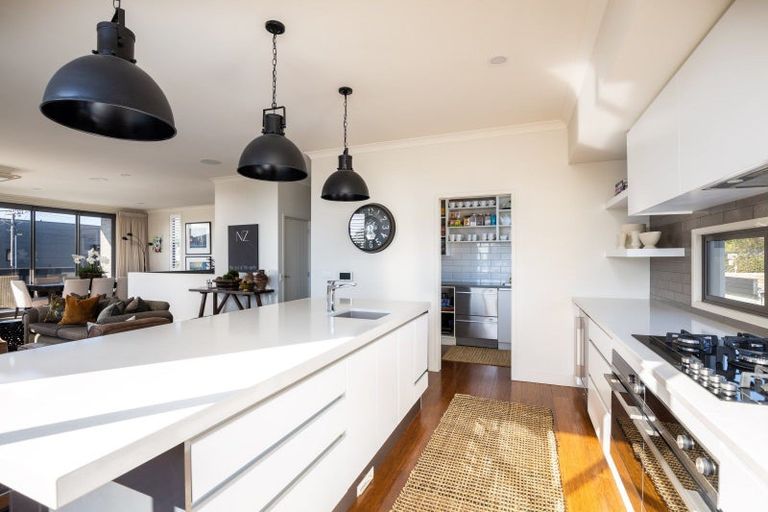 Photo of property in 12 Autere Street, Strandon, New Plymouth, 4312