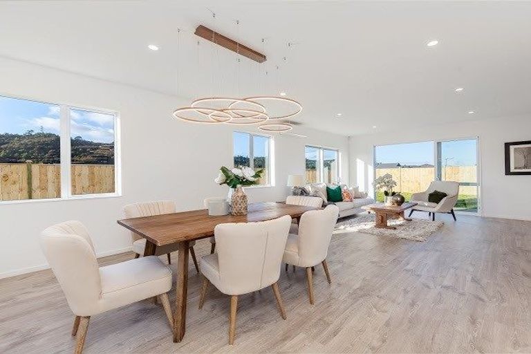 Photo of property in 12 Len Ireland Drive, Kumeu, 0810