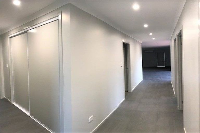 Photo of property in 37 Riverglade Parkway, Te Atatu South, Auckland, 0610