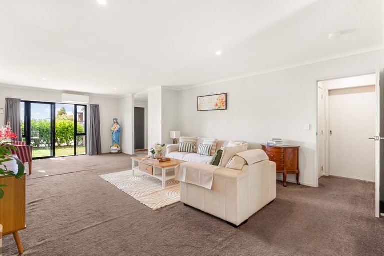 Photo of property in 14 Taiaapure Street, Weymouth, Auckland, 2103