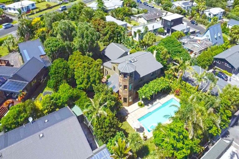 Photo of property in 7-9 Mace Terrace, Oakura, 4314