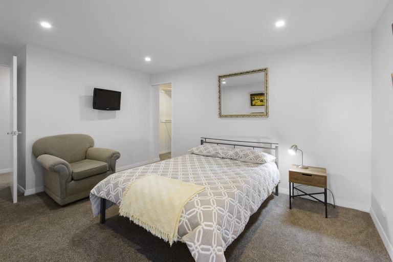 Photo of property in 8a Mandalay Lane, Redcliffs, Christchurch, 8081