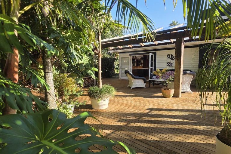 Photo of property in 23 Cliff Road, Torbay, Auckland, 0630