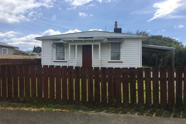 Photo of property in 15 Atkinson Street, Woodville, 4920