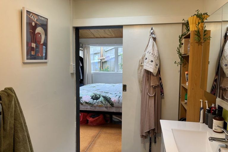 Photo of property in 119 Houghton Bay Road, Houghton Bay, Wellington, 6023