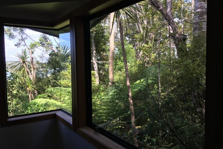 Photo of property in 3 Armour Road, Parau, Auckland, 0604