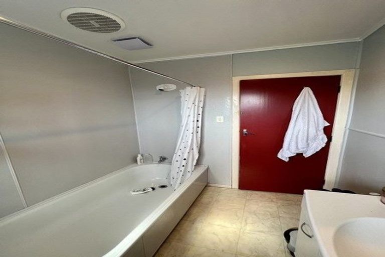 Photo of property in 23 Southsea Crescent, Silverdale, Hamilton, 3216