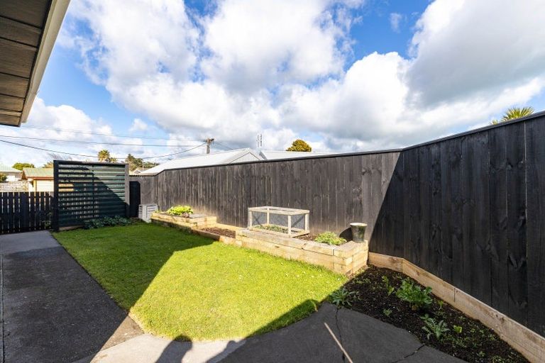 Photo of property in 126 Seaview Road, Westown, New Plymouth, 4310