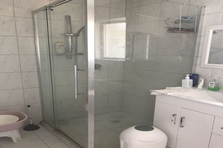 Photo of property in 135 Ennis Avenue, Pakuranga Heights, Auckland, 2010