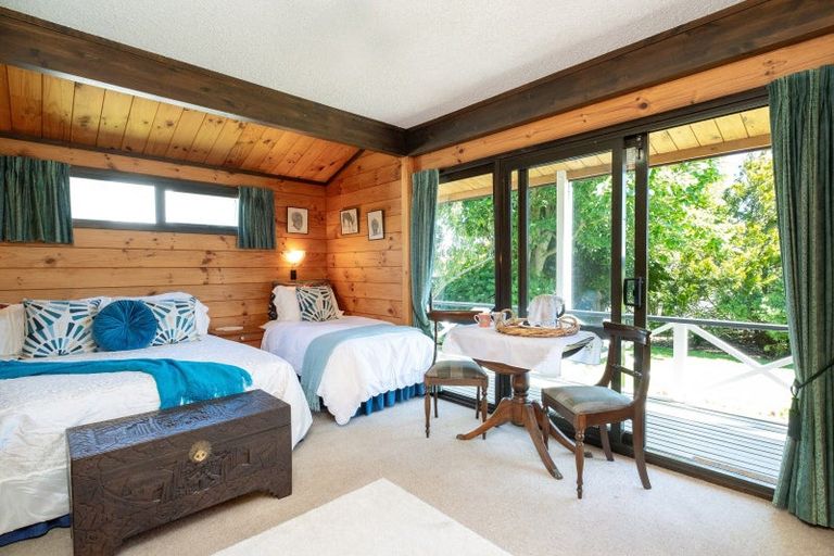 Photo of property in 12 Deakin Place, Clive, 4102