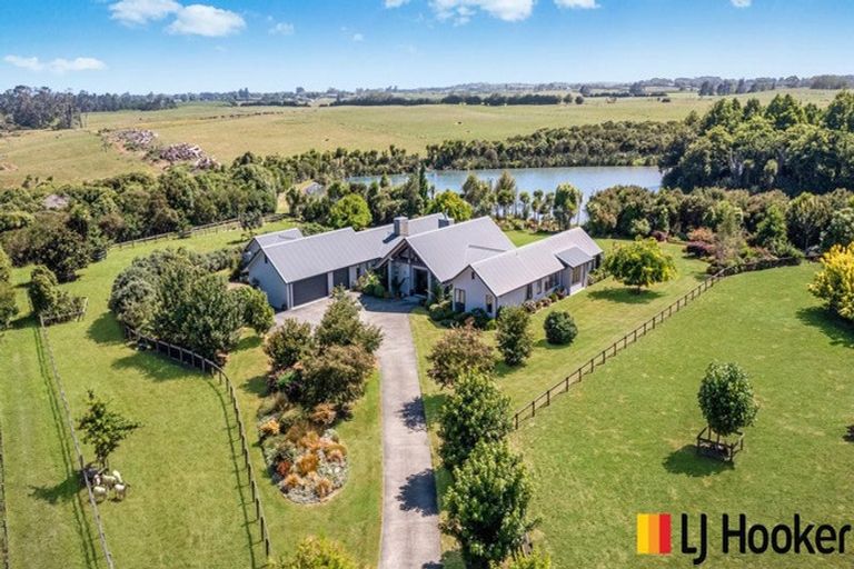 Photo of property in 98 Bushlake Way, Kingseat, Papakura, 2580