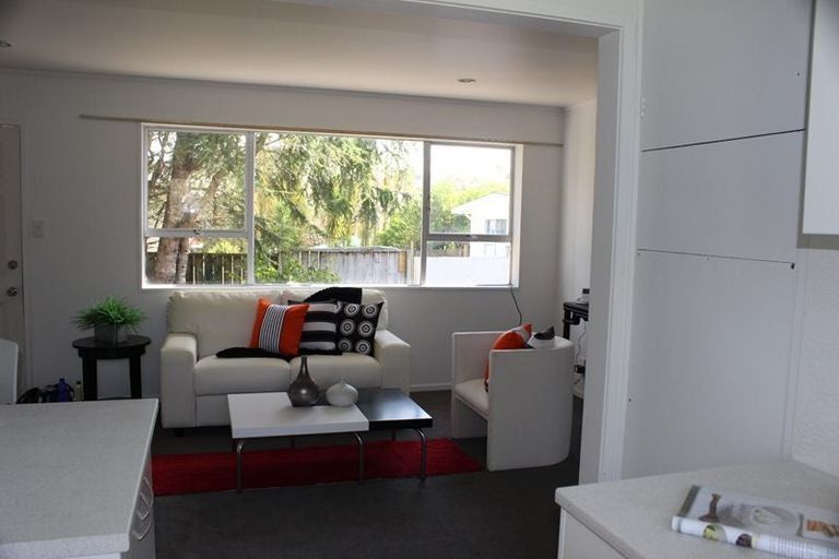 Photo of property in 2/23 Tahi Terrace, Glen Eden, Auckland, 0602