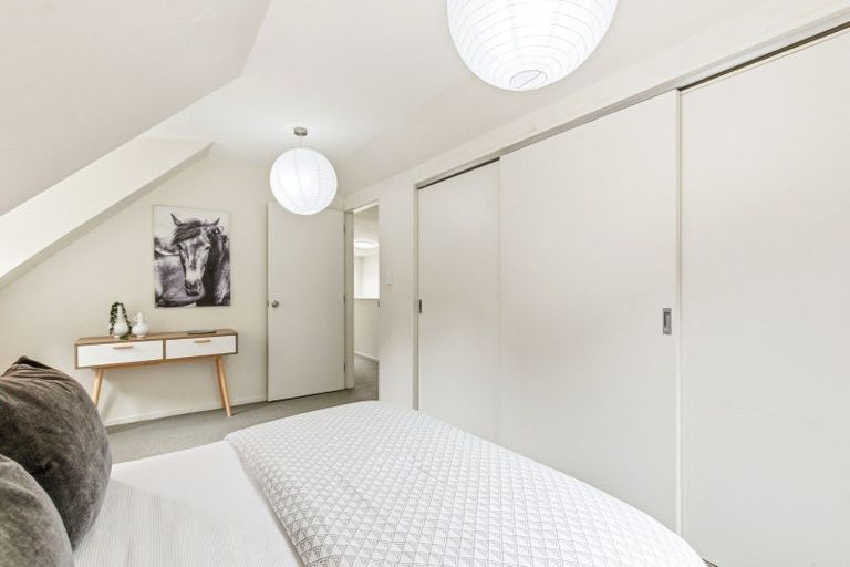 Photo of property in 2/39 Onslow Road, Khandallah, Wellington, 6035