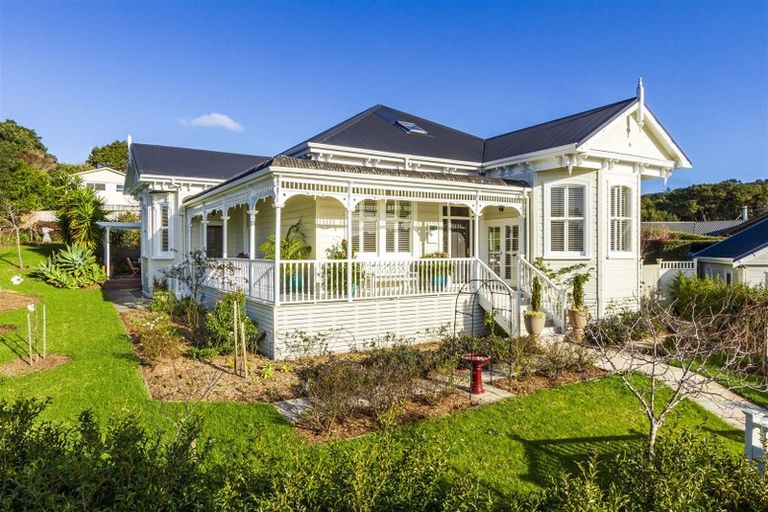 Photo of property in 6 Eastvale Close, Greenhithe, Auckland, 0632