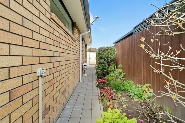 Photo of property in 1/5 Jadewynn Place, Halswell, Christchurch, 8025