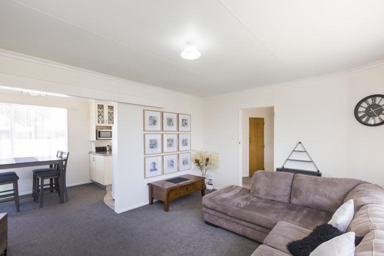 Photo of property in 17 Abraham Crescent, Milson, Palmerston North, 4414