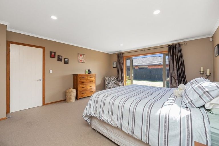 Photo of property in 44 Roberts Line, Kelvin Grove, Palmerston North, 4414