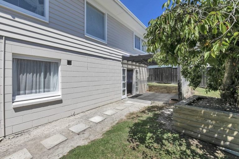 Photo of property in 1 Downing Street, Glenfield, Auckland, 0629