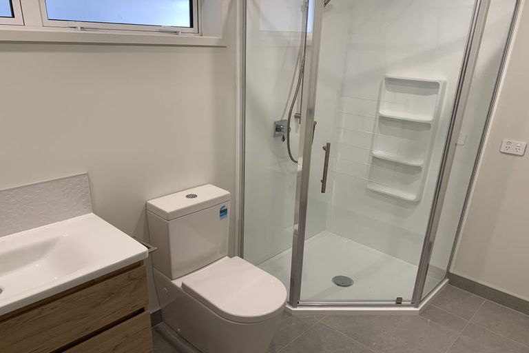 Photo of property in 24 Rewarewa Road, Te Atatu Peninsula, Auckland, 0610