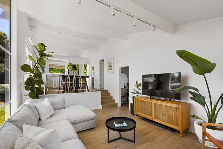 Photo of property in 18 William Hadlow Place, Hatfields Beach, Orewa, 0931