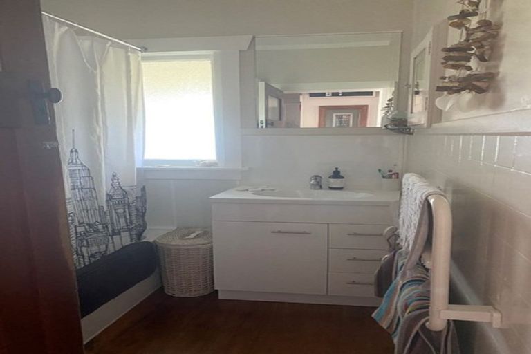 Photo of property in 22 Ngaio Street, Strandon, New Plymouth, 4312