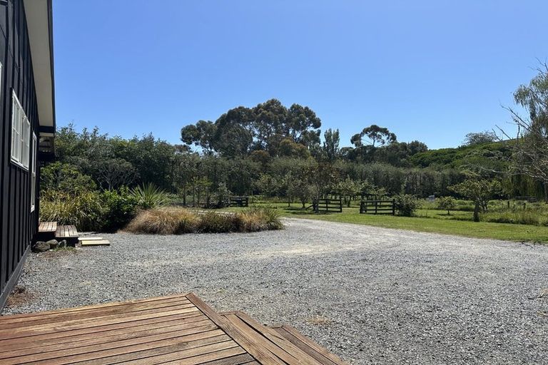 Photo of property in 98 Rahui Road, Otaki, 5512