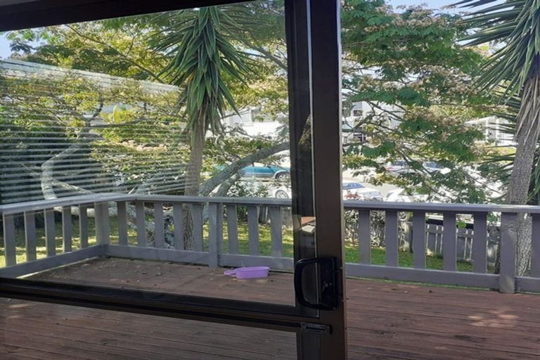 Photo of property in 36 Deverell Place, Northcross, Auckland, 0632