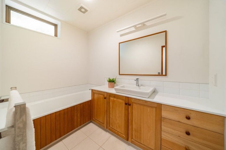 Photo of property in 13 Bayview Road, Paremata, Porirua, 5024