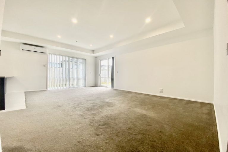Photo of property in 71 Hayfield Way, Karaka, Papakura, 2113