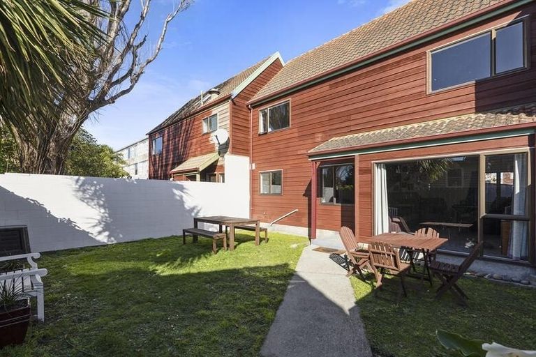 Photo of property in 2/17u Randwick Crescent, Moera, Lower Hutt, 5010