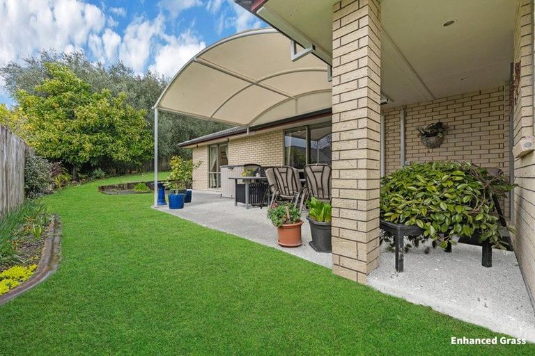 Photo of property in 4 Fairford Avenue, Henderson, Auckland, 0612